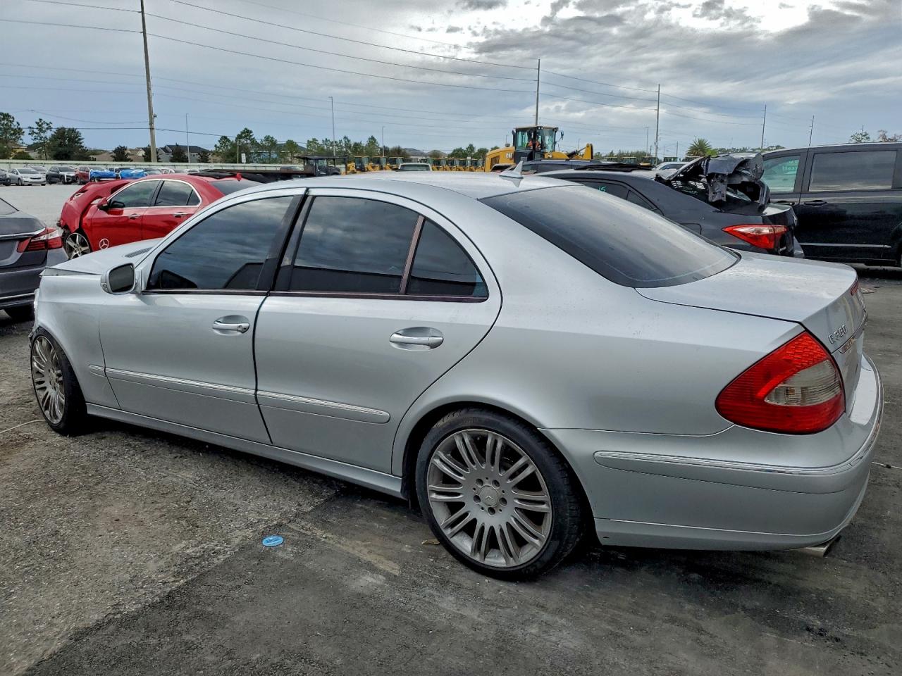 Mercedes-Benz E-Class 350 Image 2