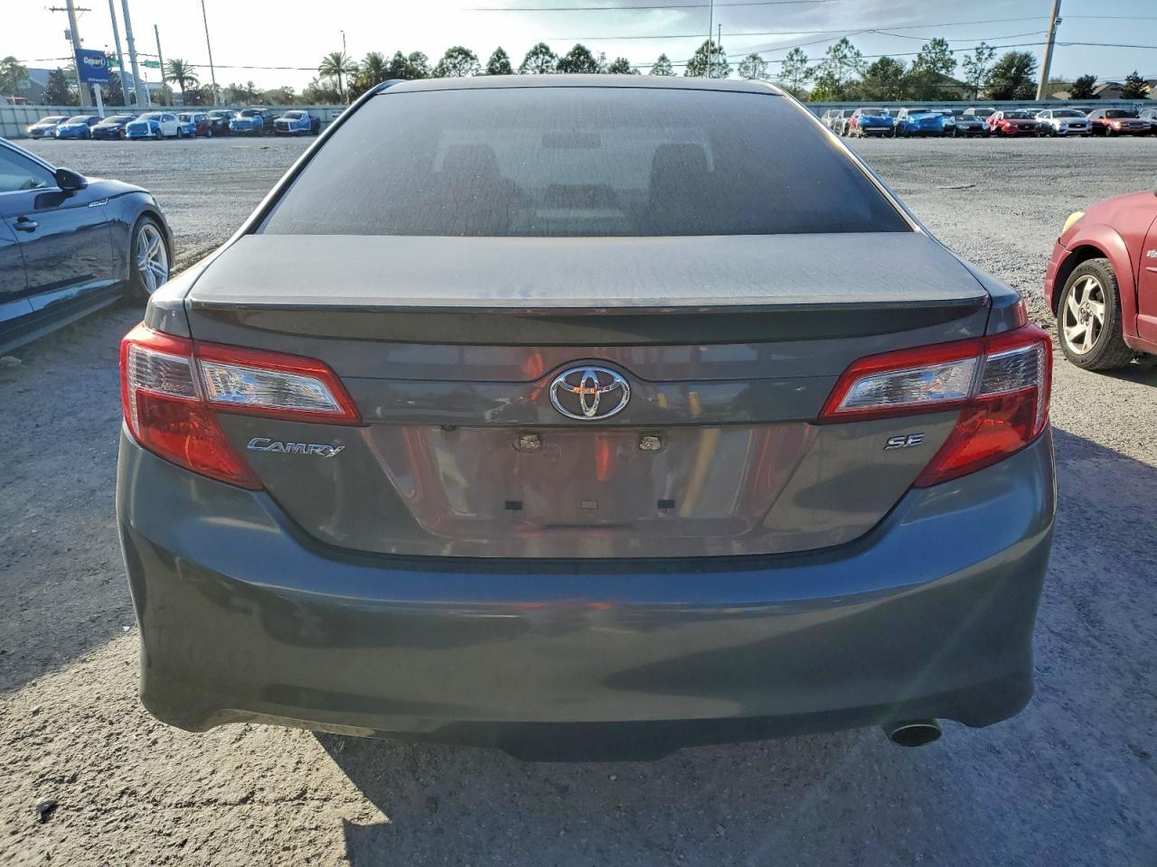 Toyota Camry L Image 3