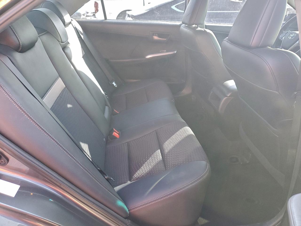 Toyota Camry L Image 10