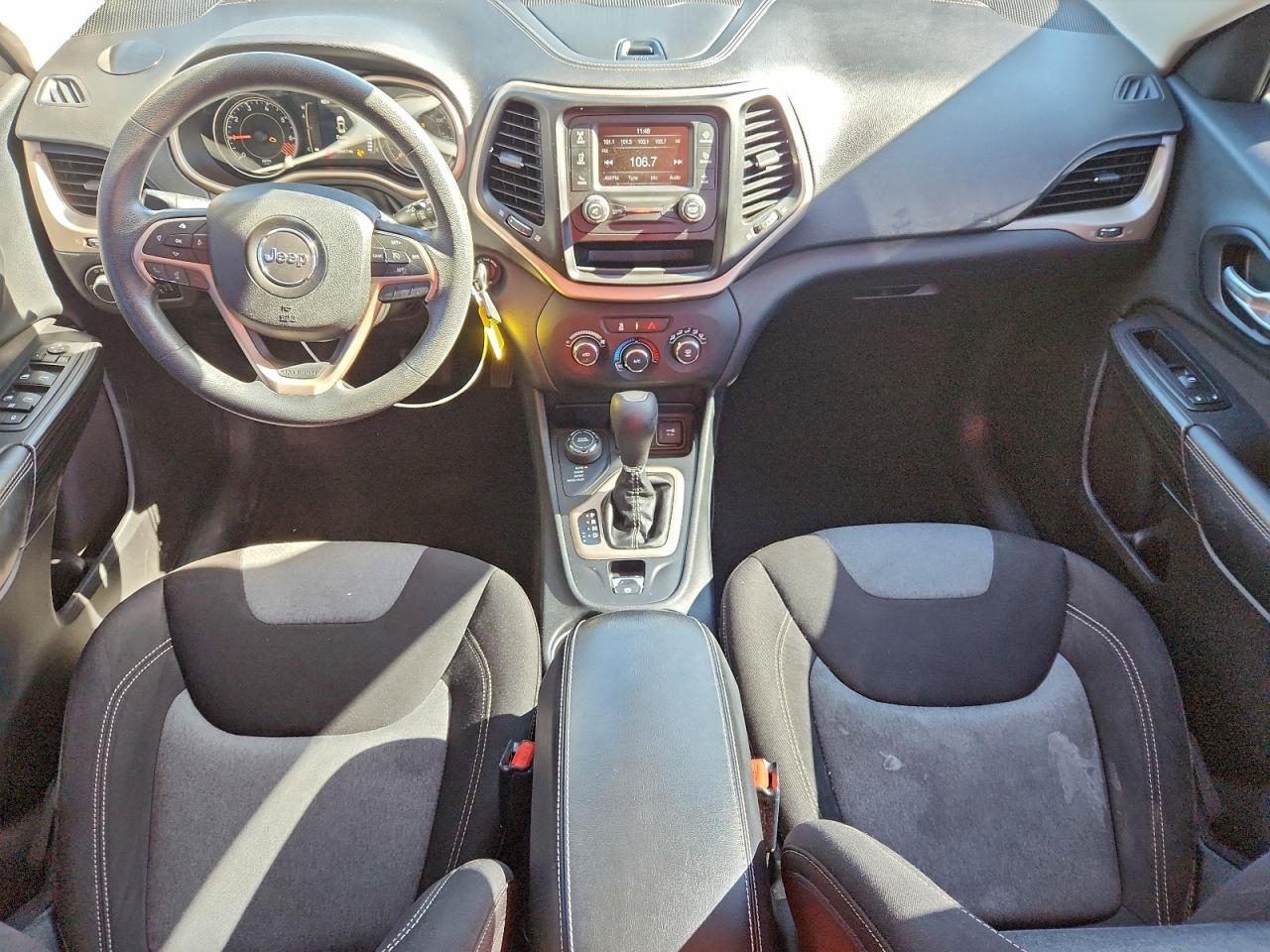 Jeep Grand Cherokee Sport Image 4