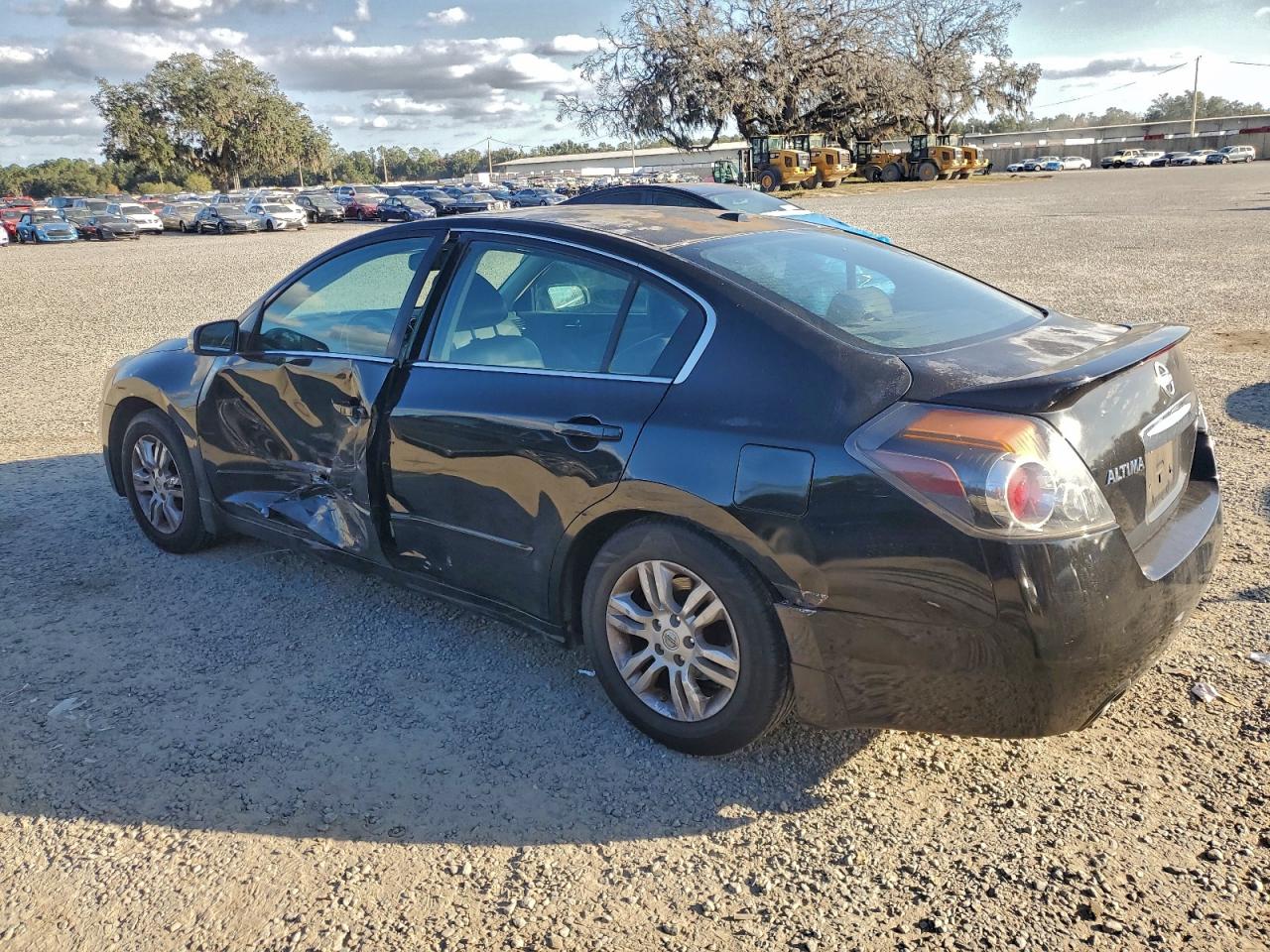 Nissan Altima Base Image 5