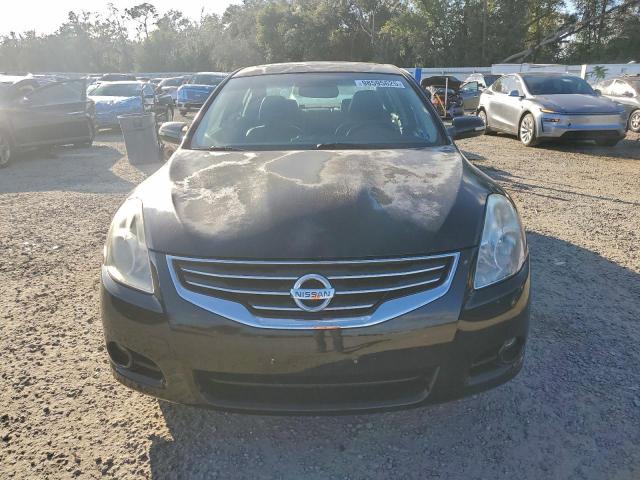 Nissan Altima Base Image 9