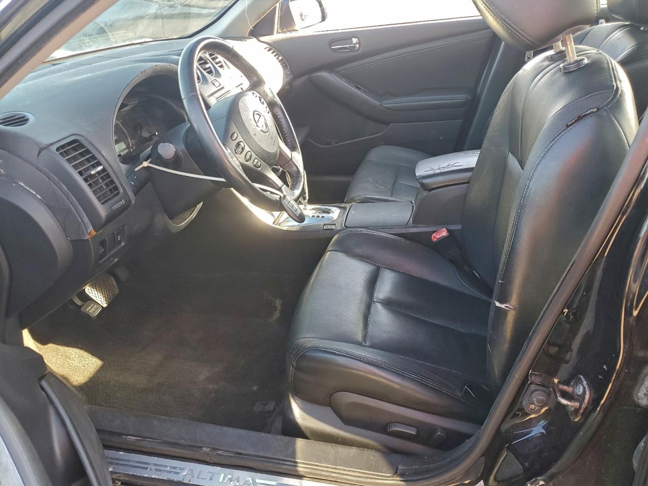 Nissan Altima Base Image 8