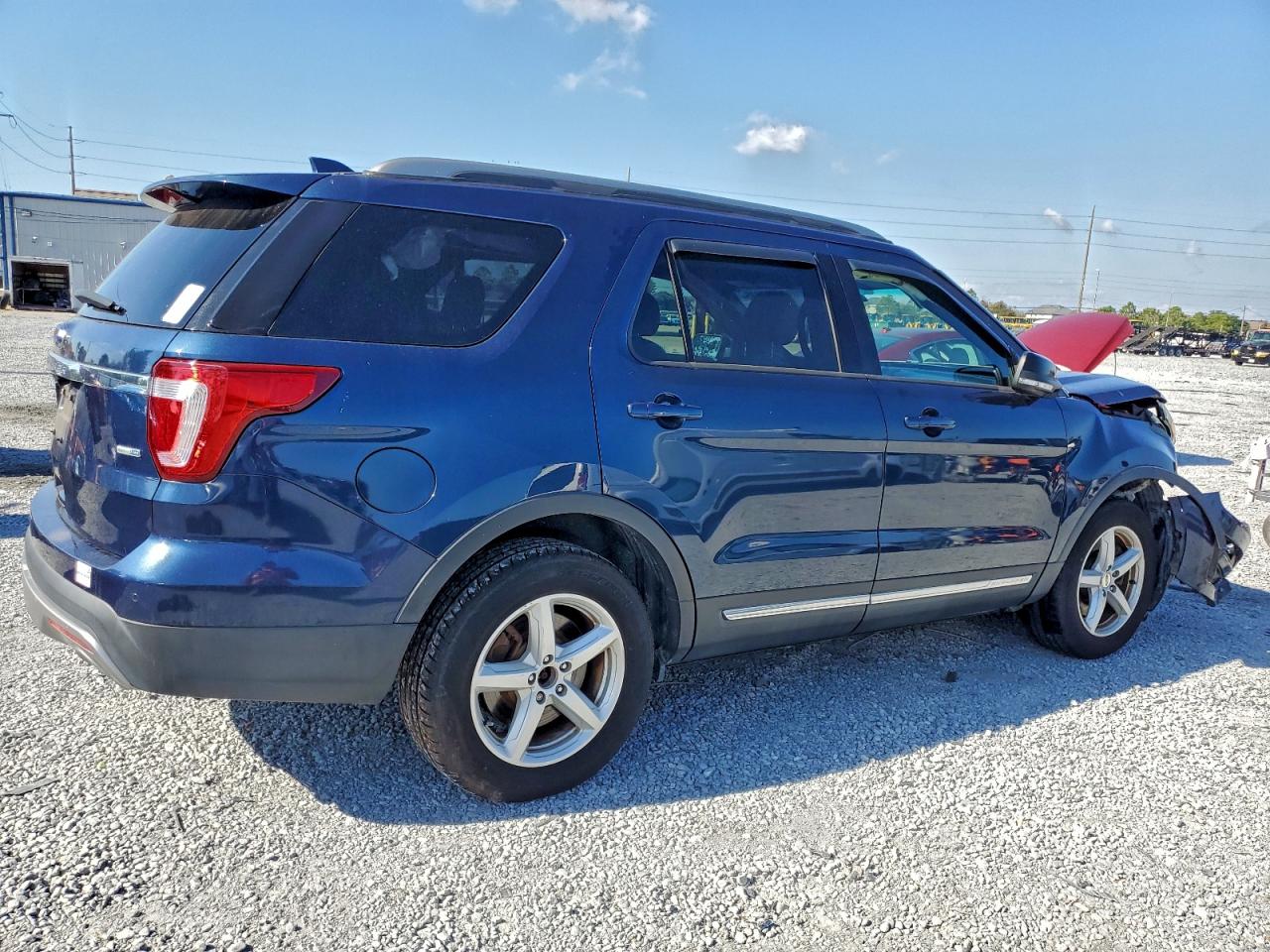 Ford Explorer Xlt Image 2