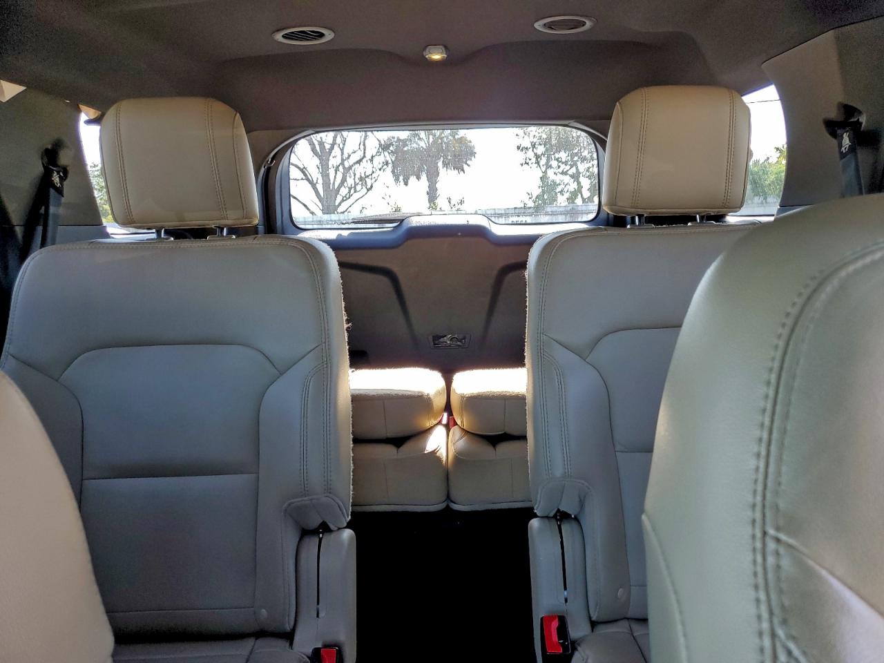 Ford Explorer Xlt Image 7