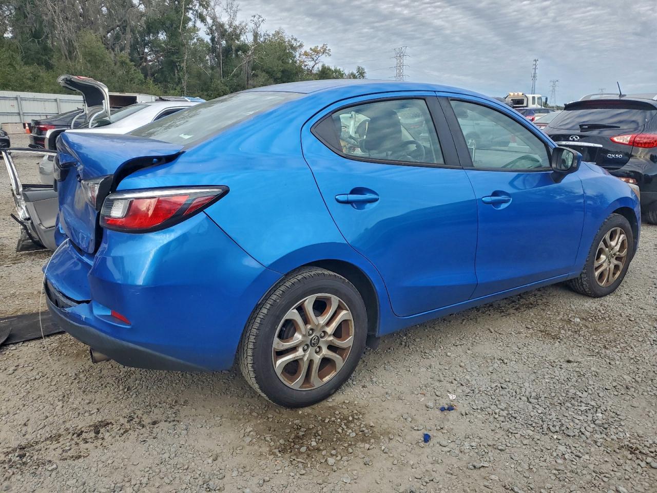 Toyota Yaris Image 11