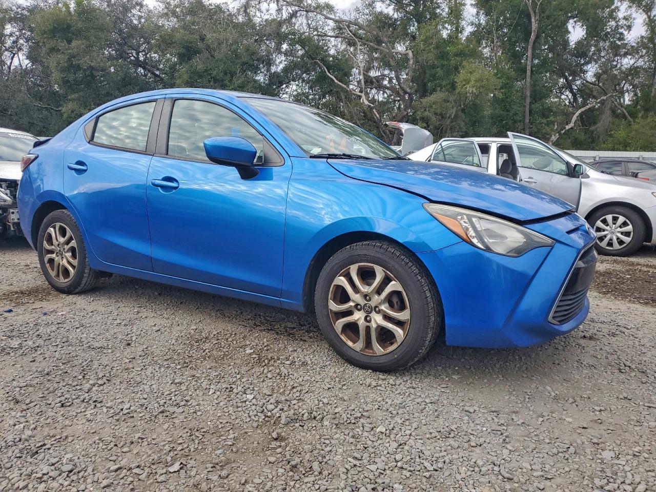 Toyota Yaris Image 2