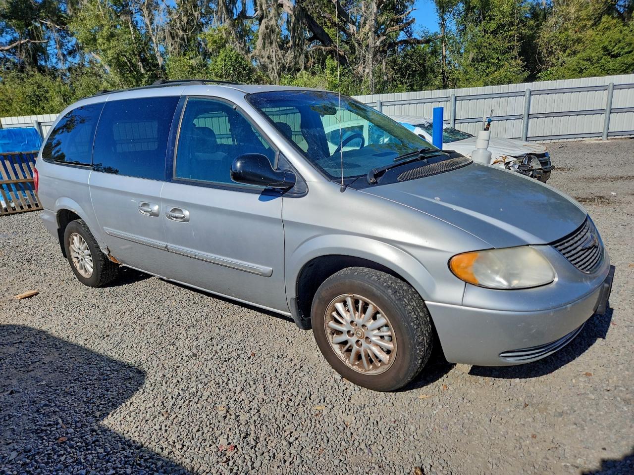 Chrysler Minivan Touring Image 3