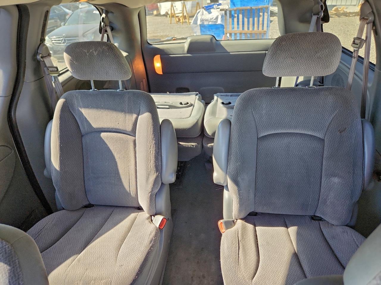 Chrysler Minivan Touring Image 13