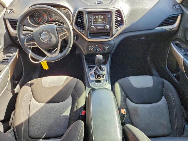 Jeep Grand Cherokee Latitude Image 3