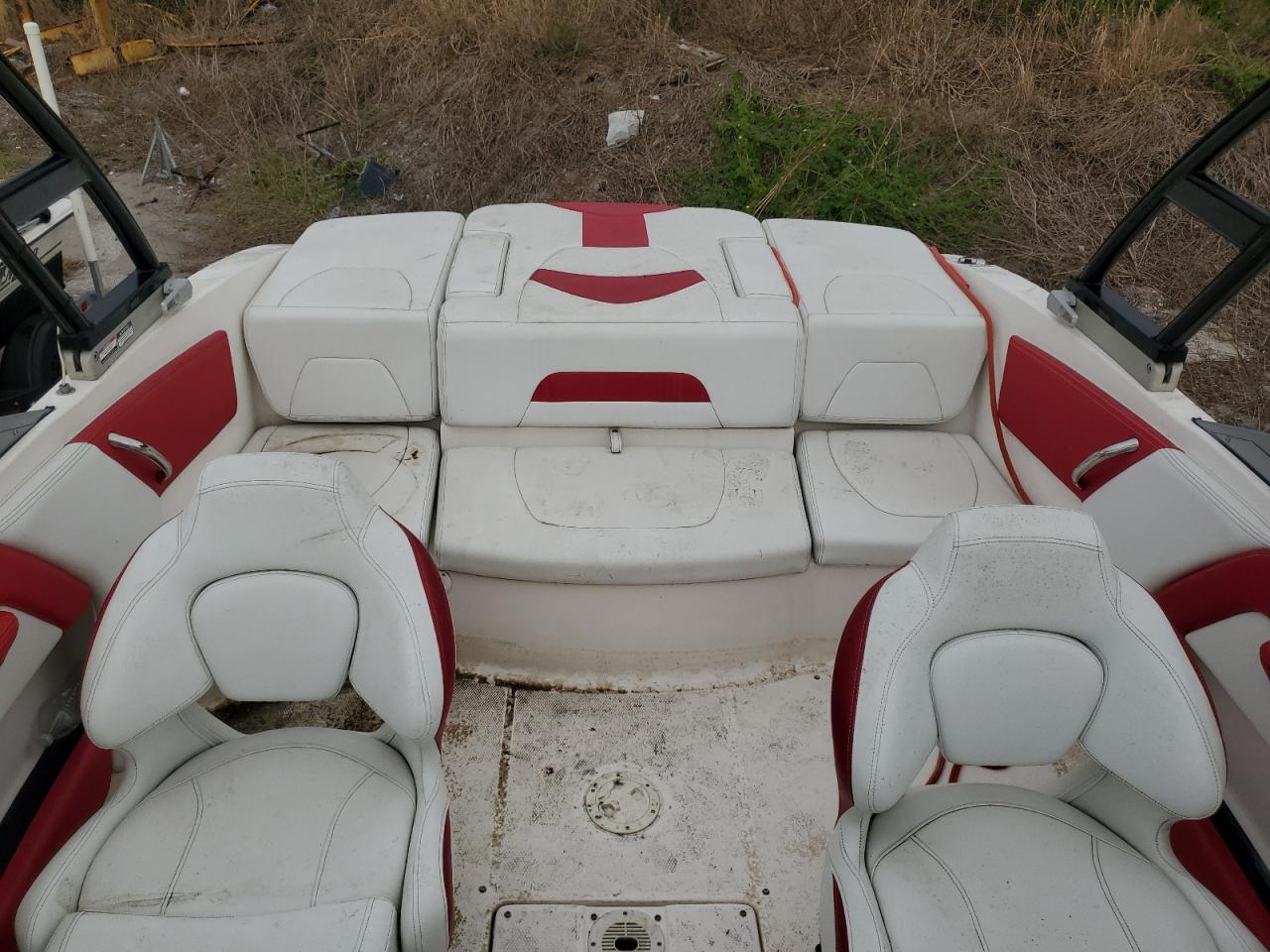 Chaparral Boat Image 8