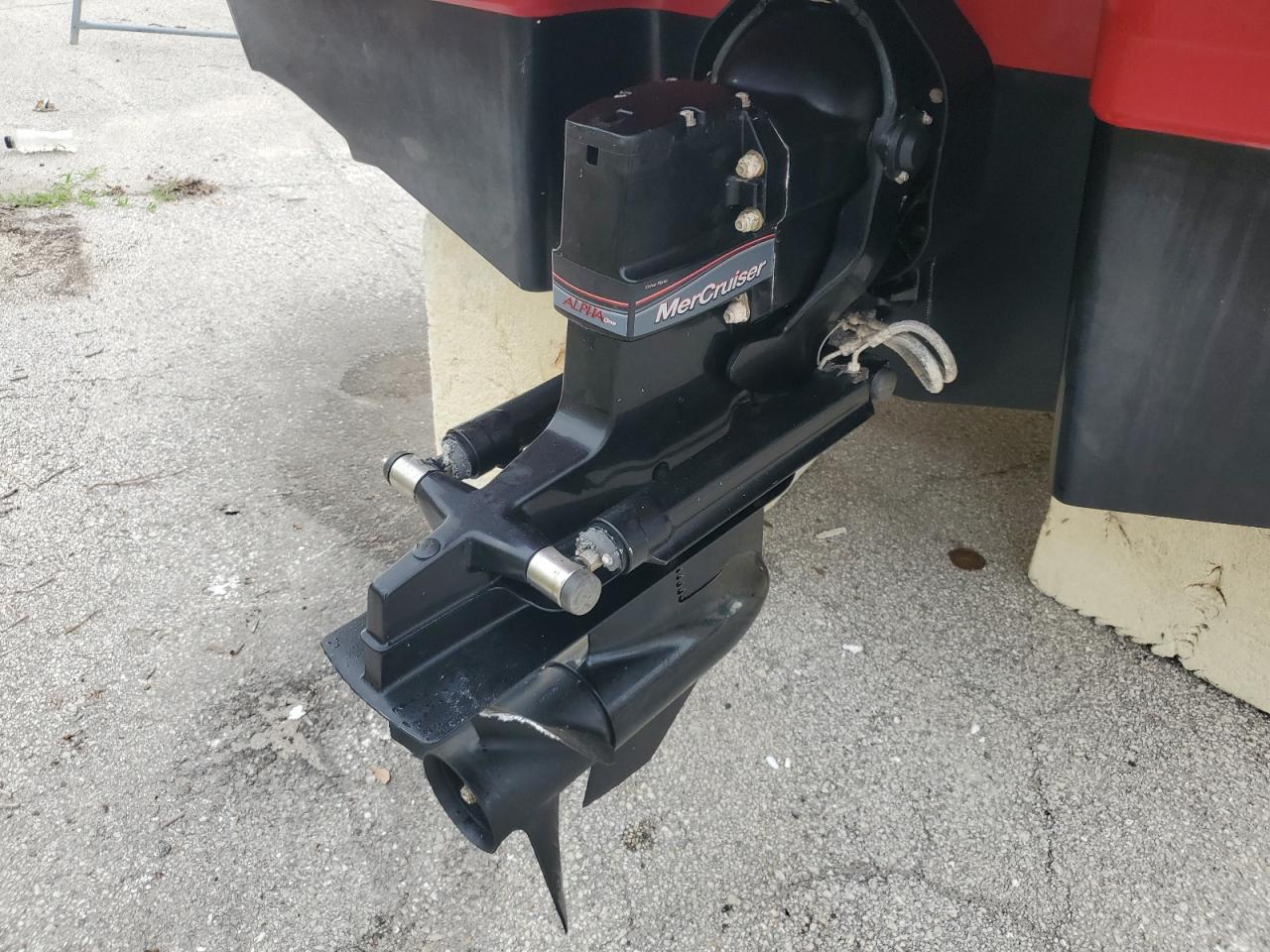 Chaparral Boat Image 6