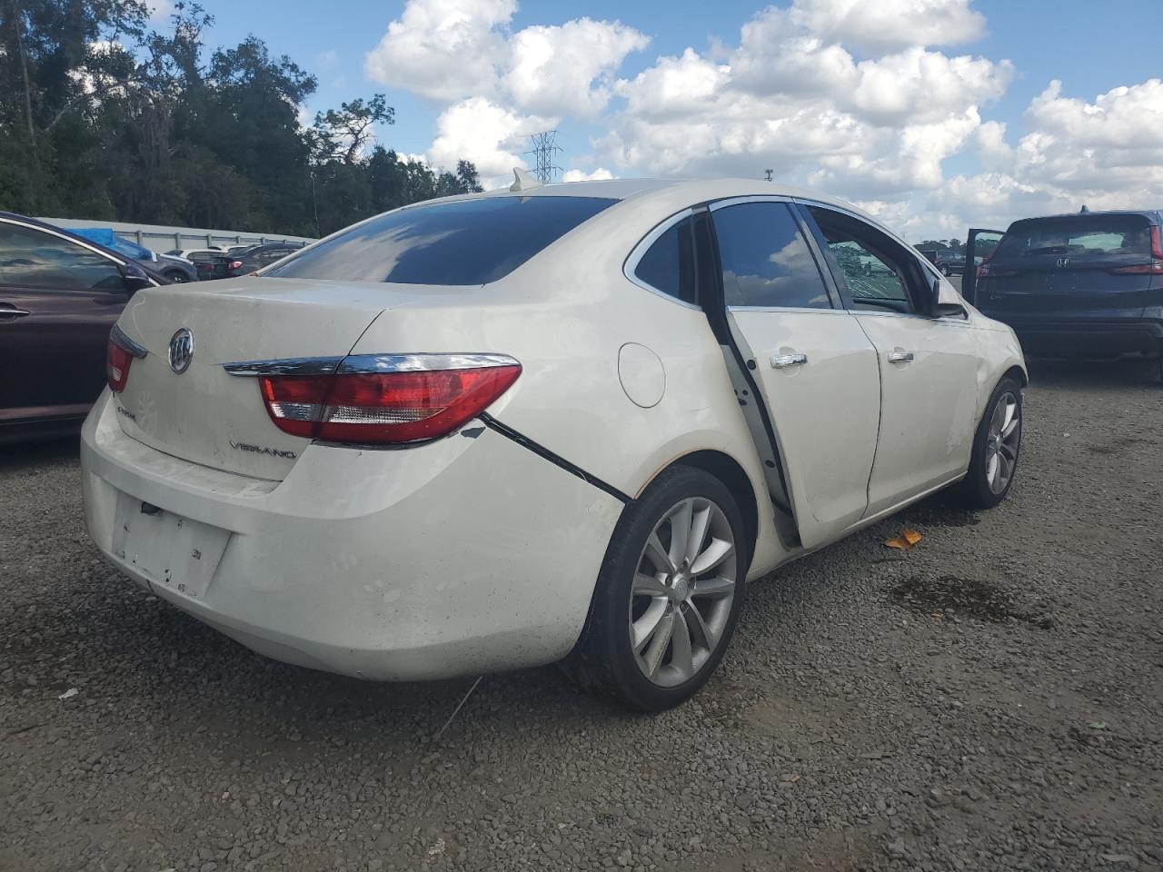 Buick Verano Image 6