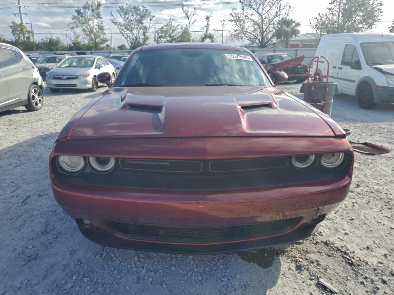 Dodge Challenger Sxt Image 9