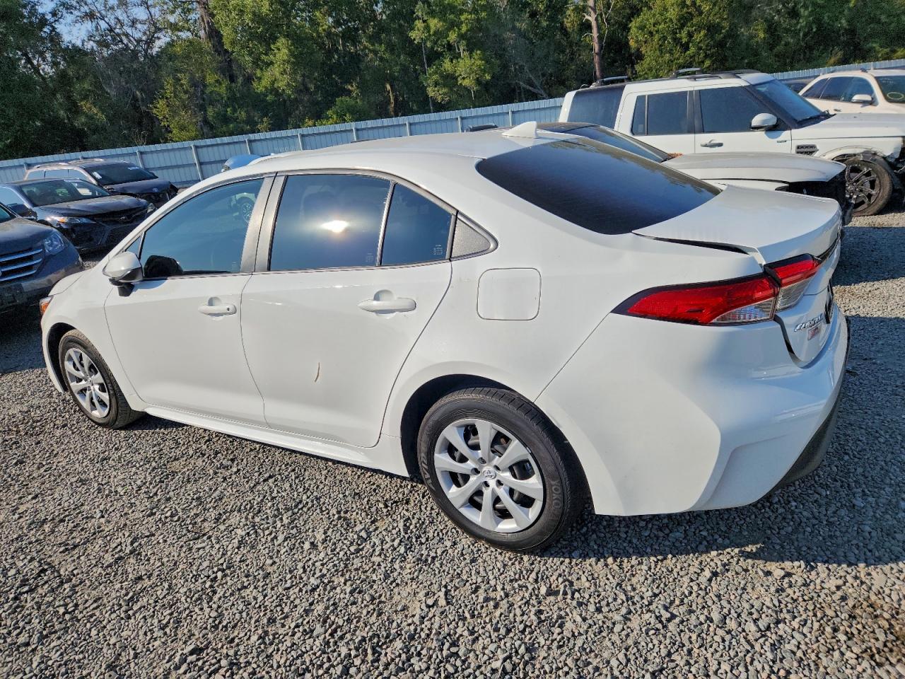 Toyota Corolla Le Image 9