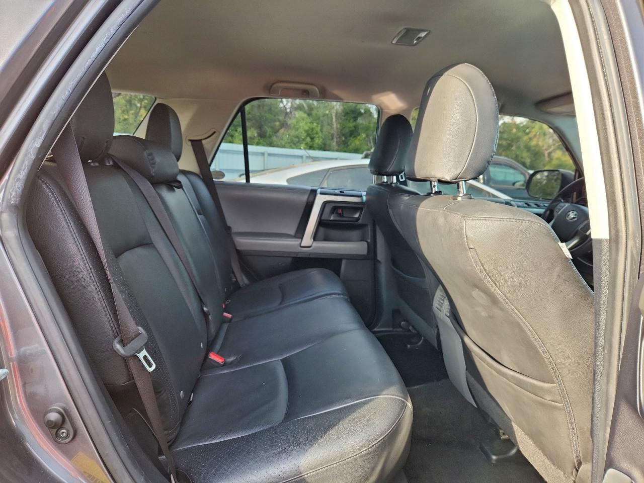 Toyota 4Runner Sr5 Image 9