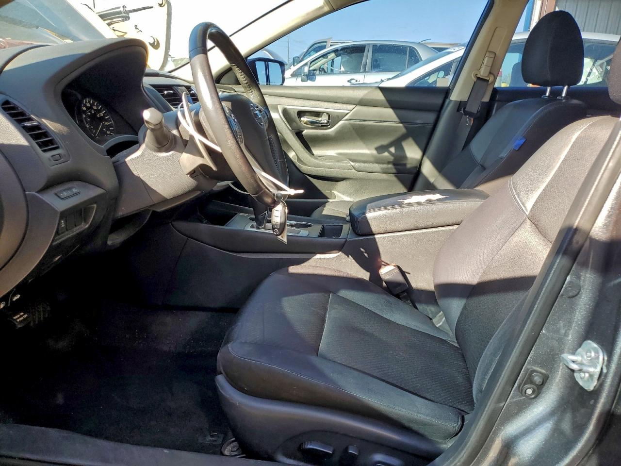 Nissan Altima 2.5 Image 8