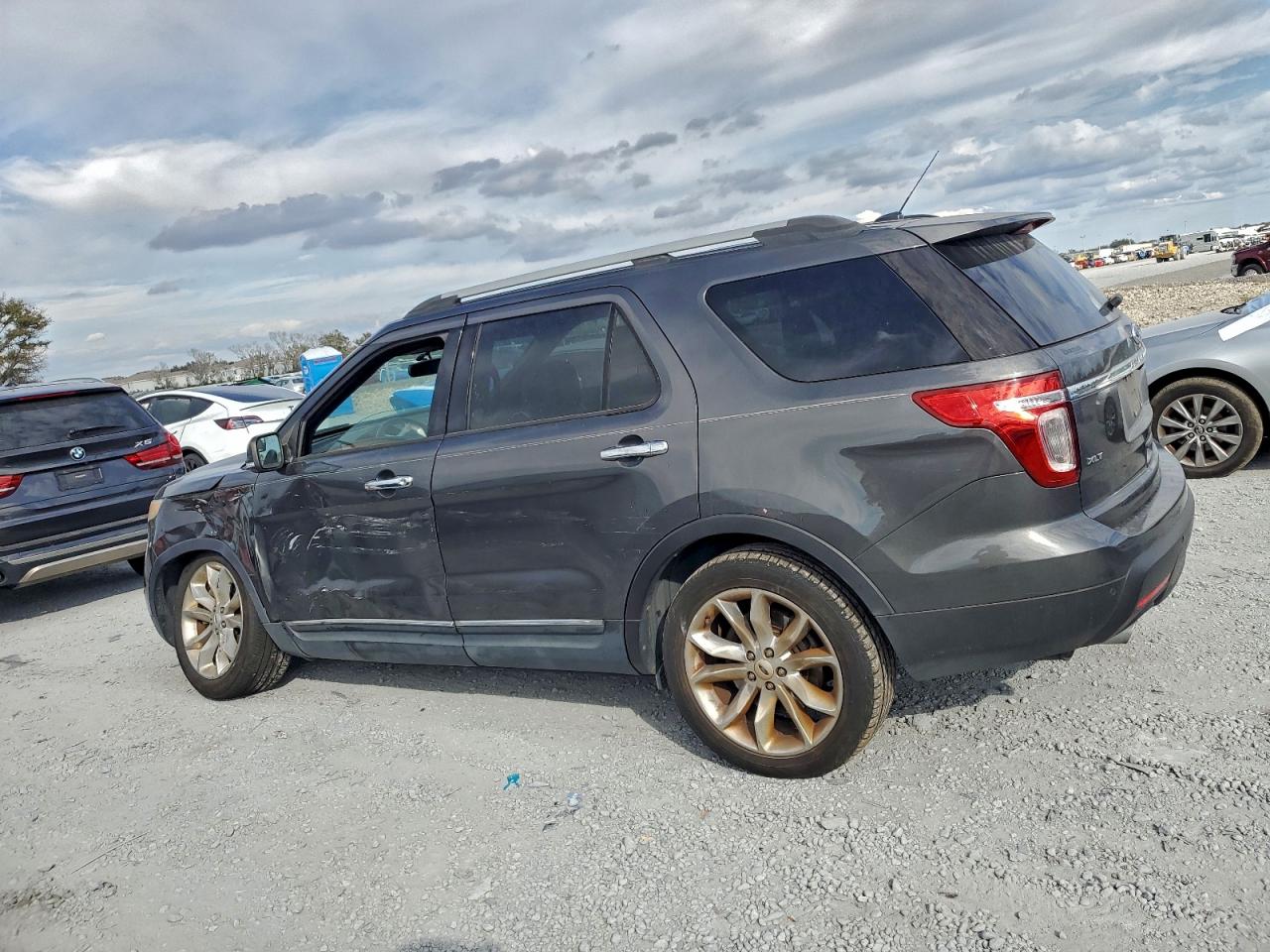 Ford Explorer Xlt Image 2