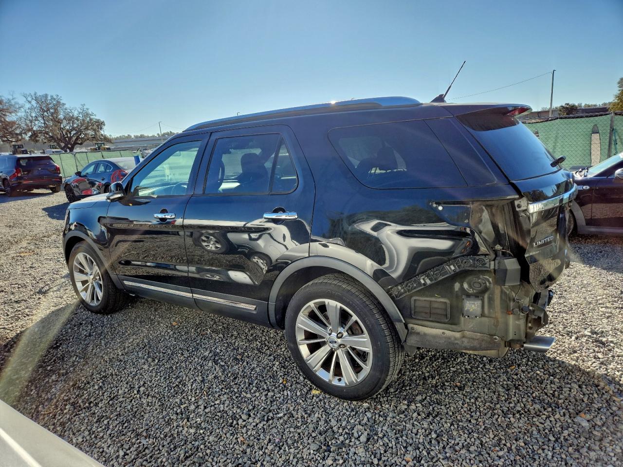 Ford Explorer Limited Image 3