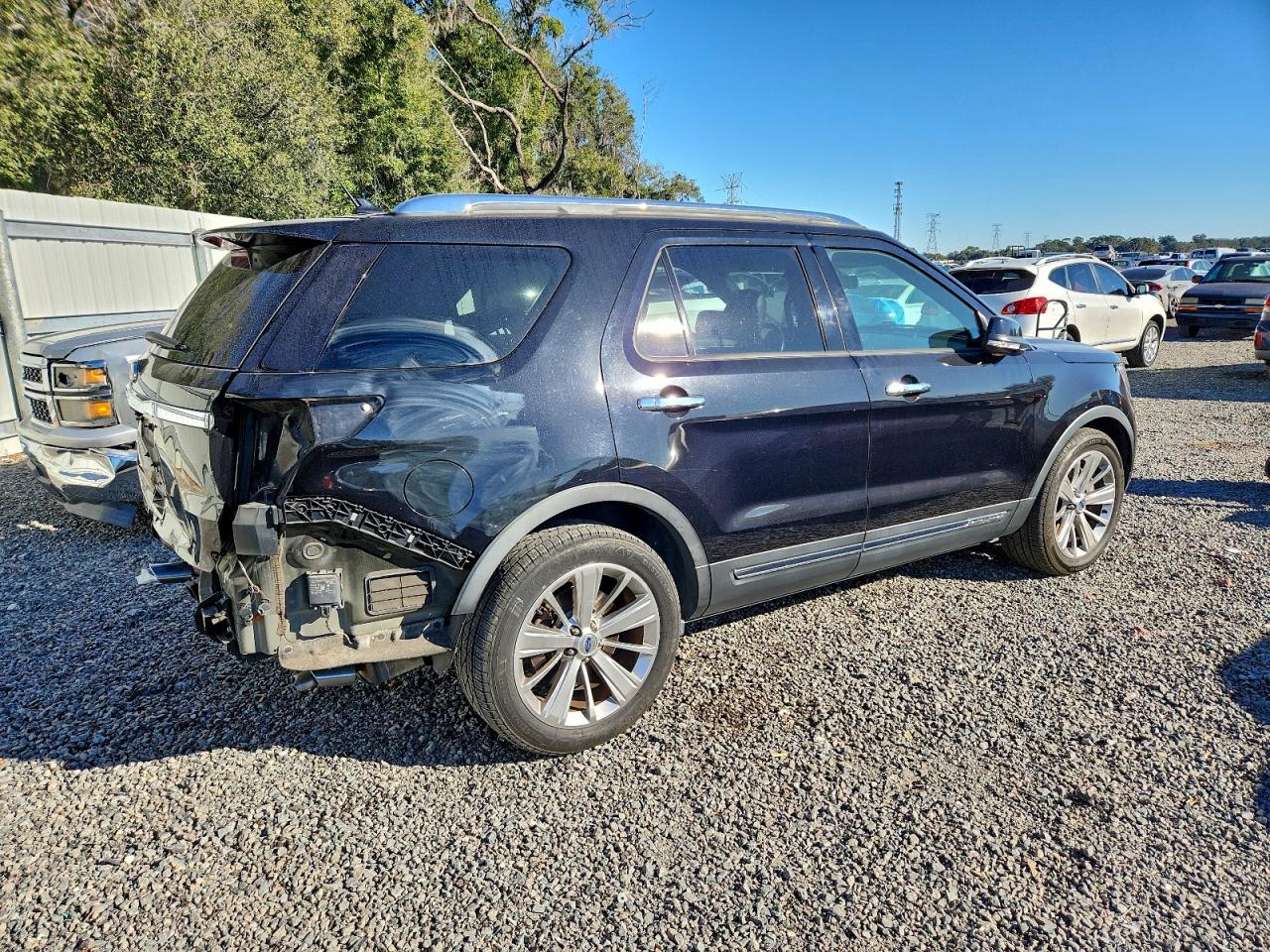 Ford Explorer Limited Image 9