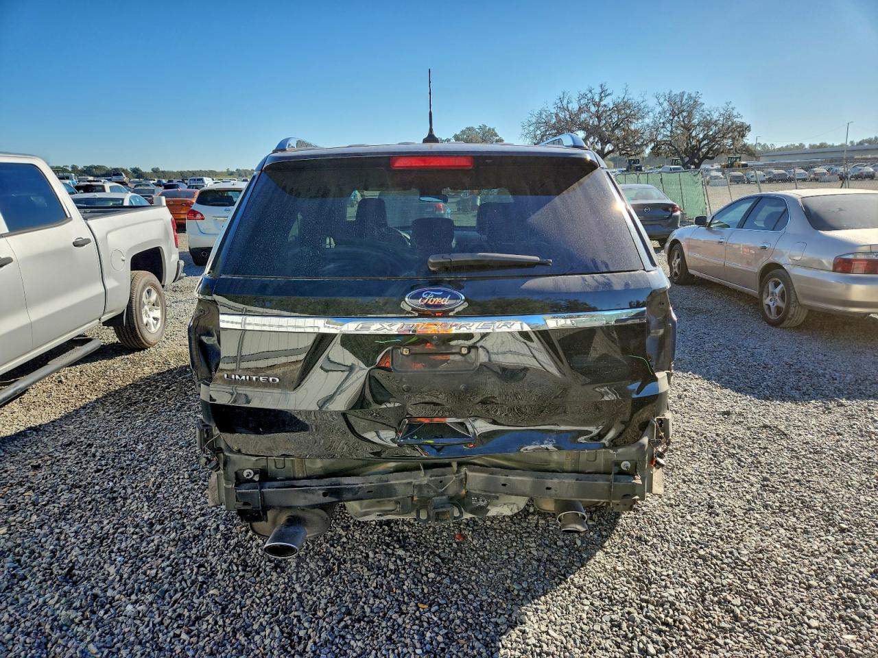 Ford Explorer Limited Image 8