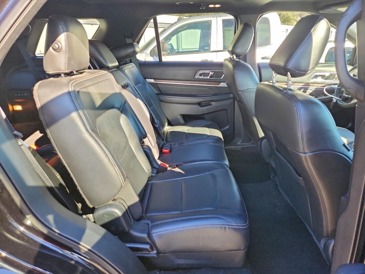 Ford Explorer Limited Image 7