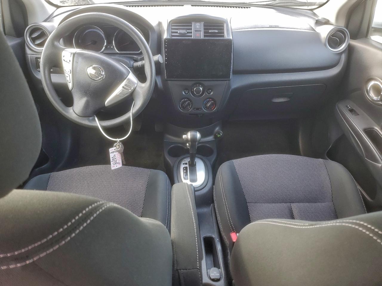 Nissan Versa S Image 6