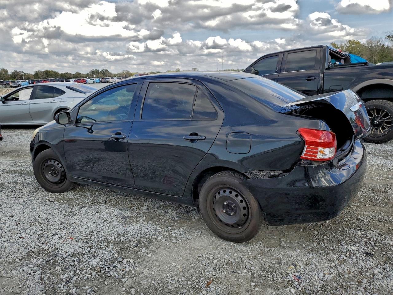 Toyota Yaris Image 4