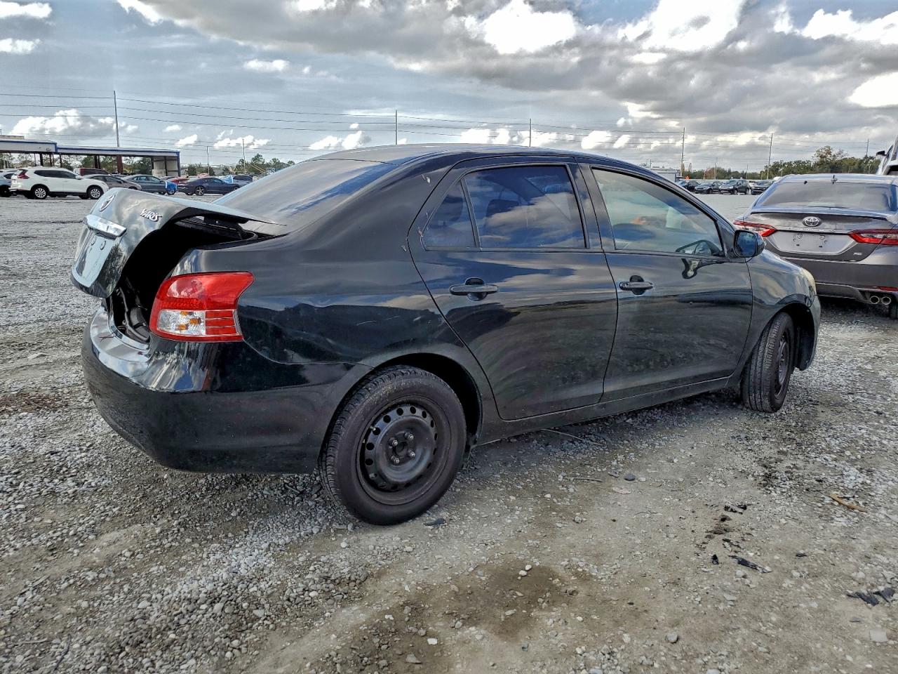 Toyota Yaris Image 11