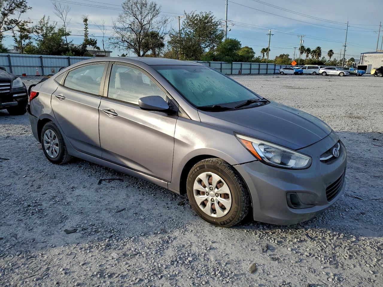 Hyundai ACCENT Se Image 2