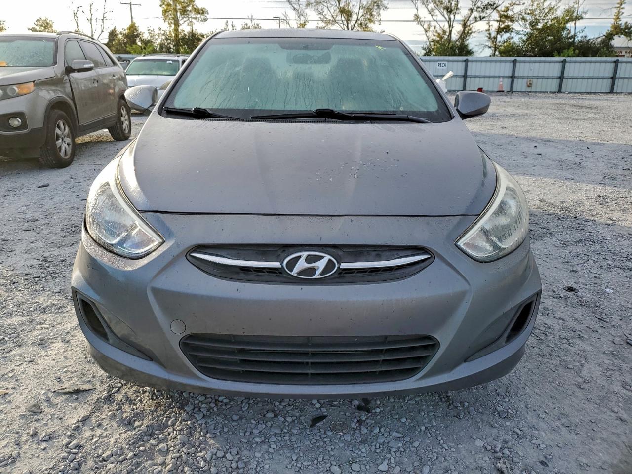 Hyundai ACCENT Se Image 12