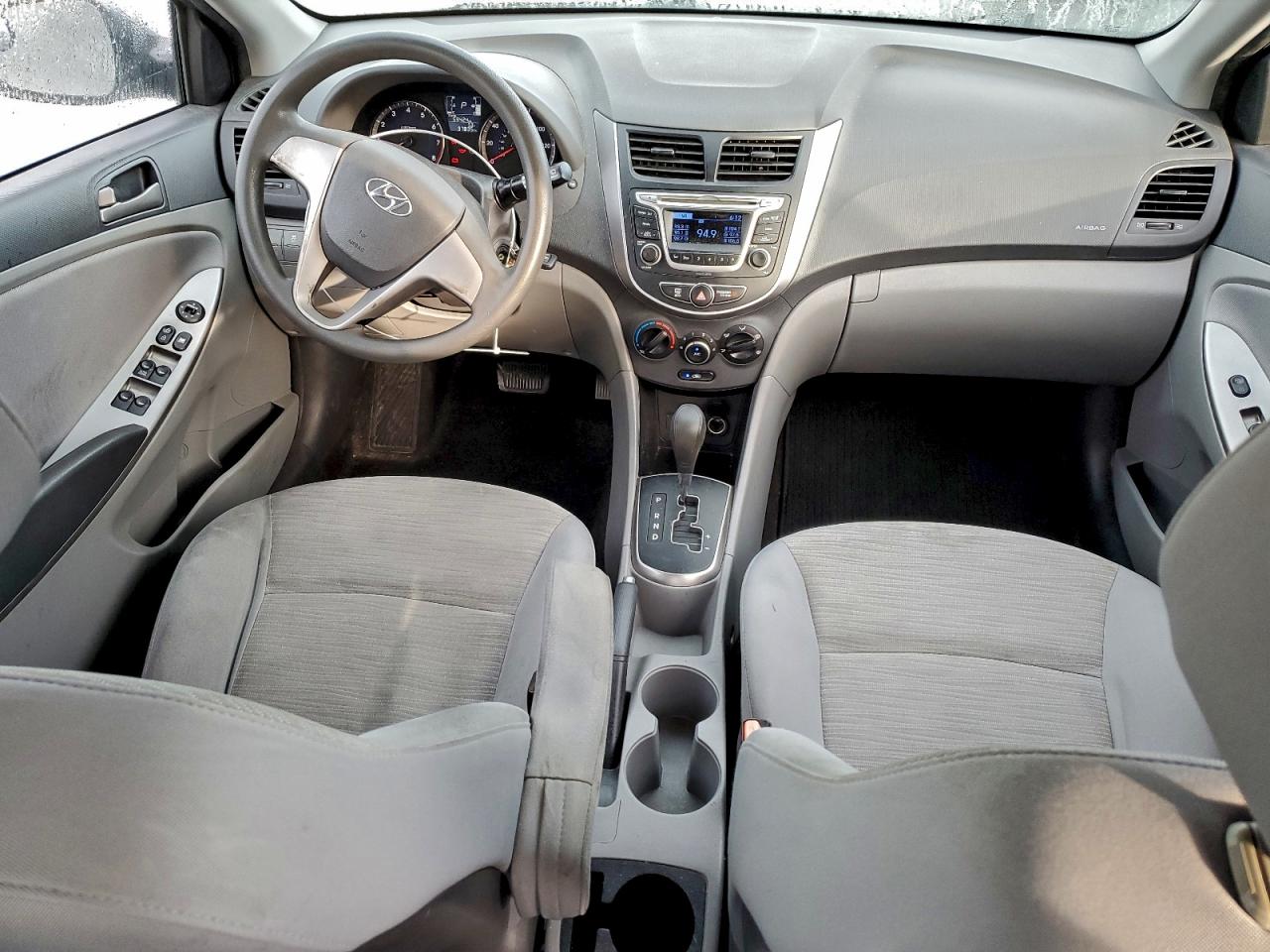 Hyundai ACCENT Se Image 8