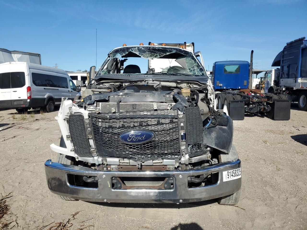 Ford F-650 Super Duty Image 6