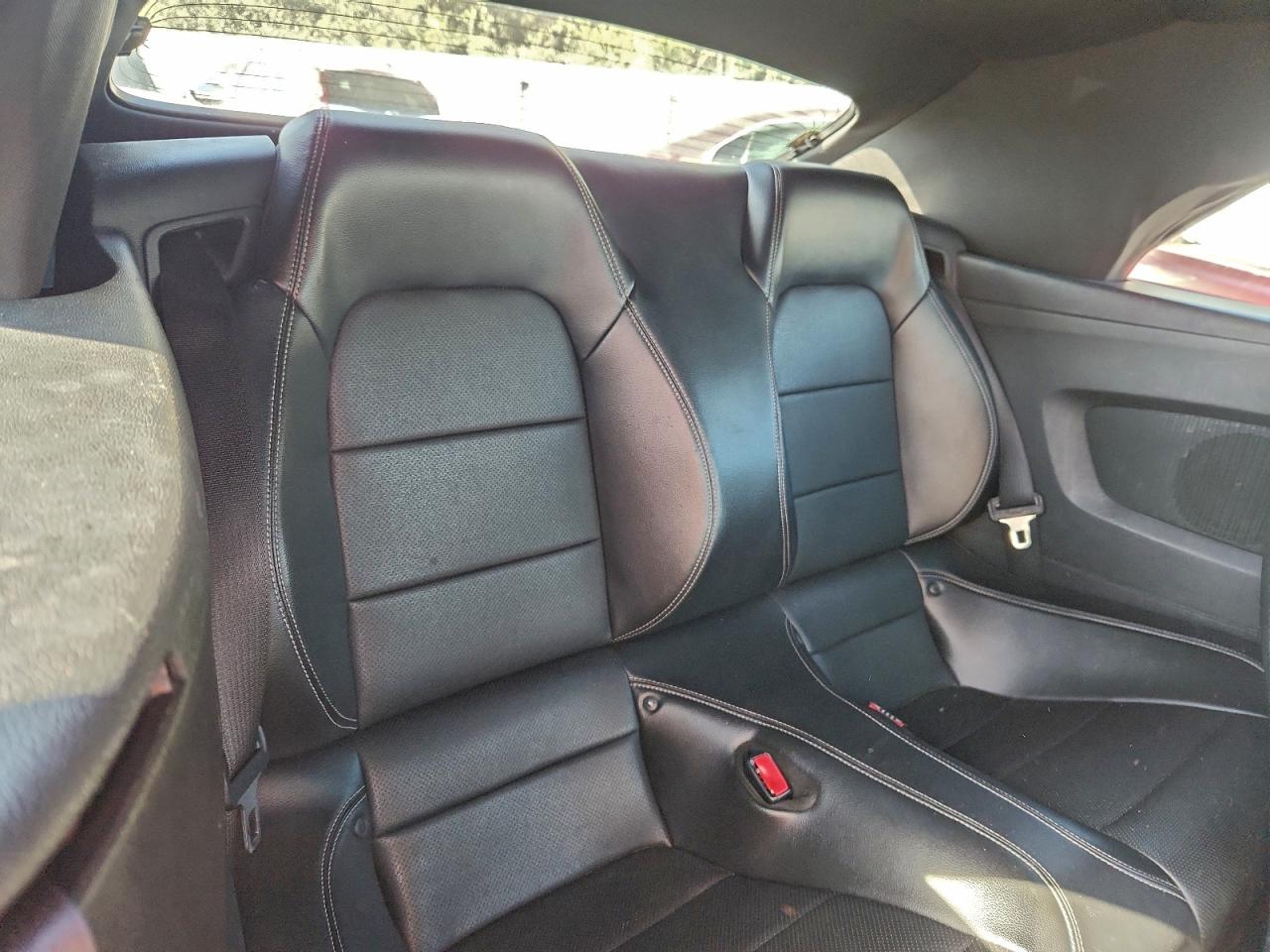 Ford Mustang Image 10