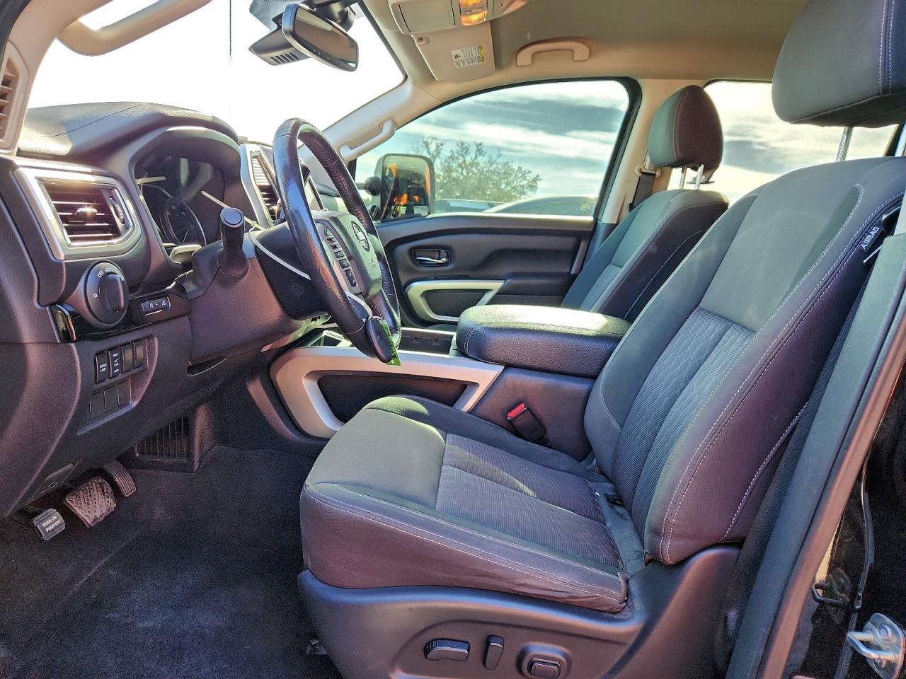 Nissan Titan Sv Image 7