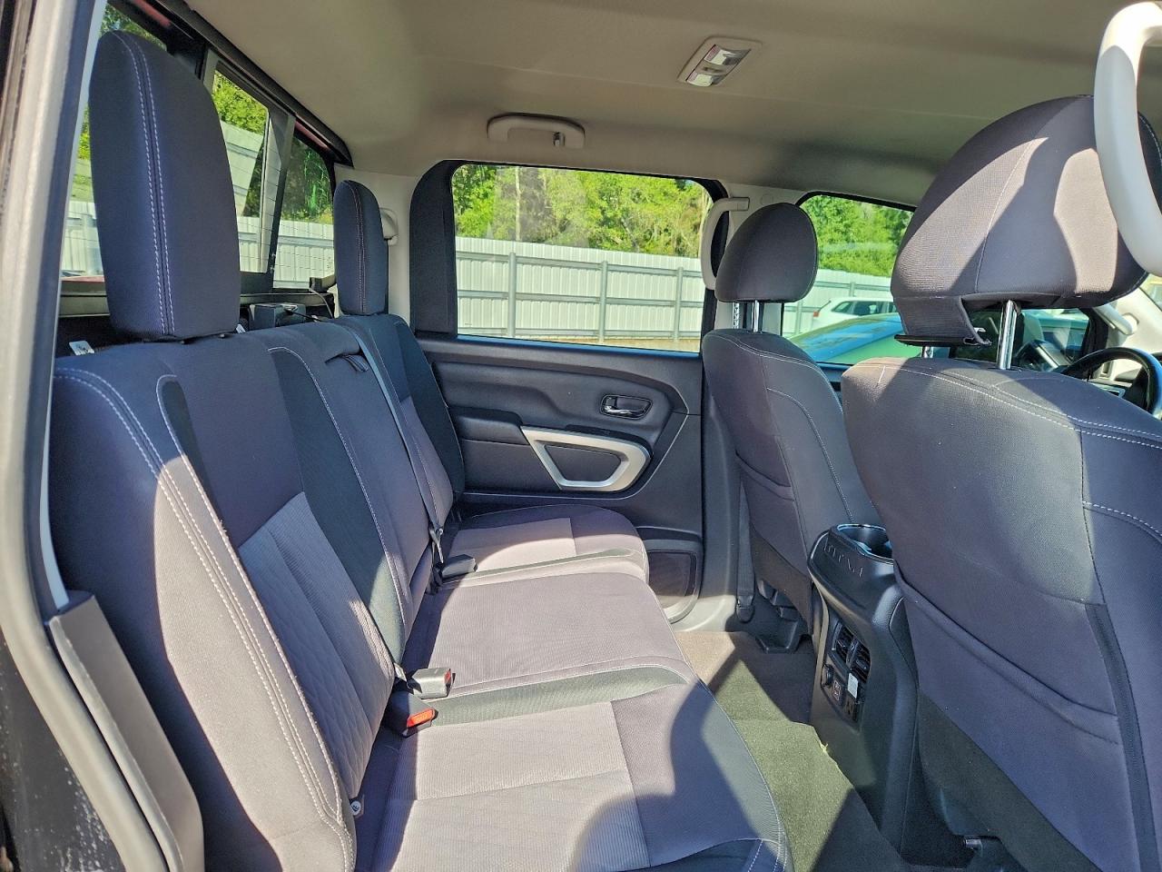 Nissan Titan Sv Image 9