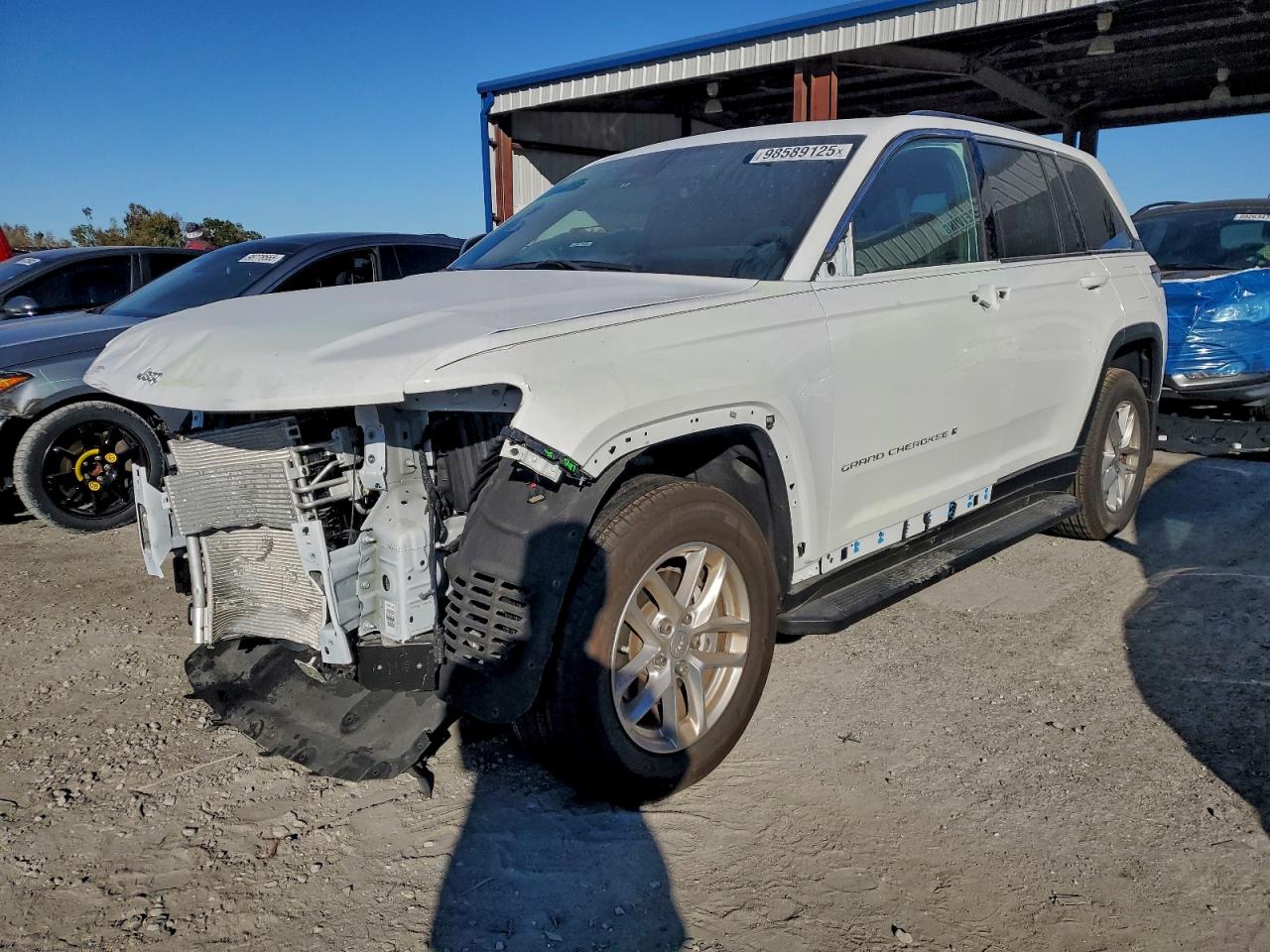 Jeep Grand Cherokee Laredo Image 1