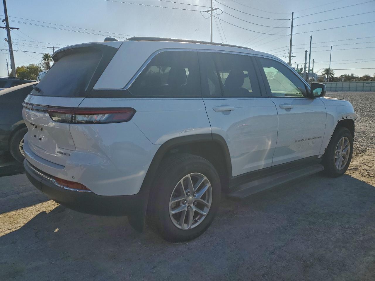 Jeep Grand Cherokee Laredo Image 2