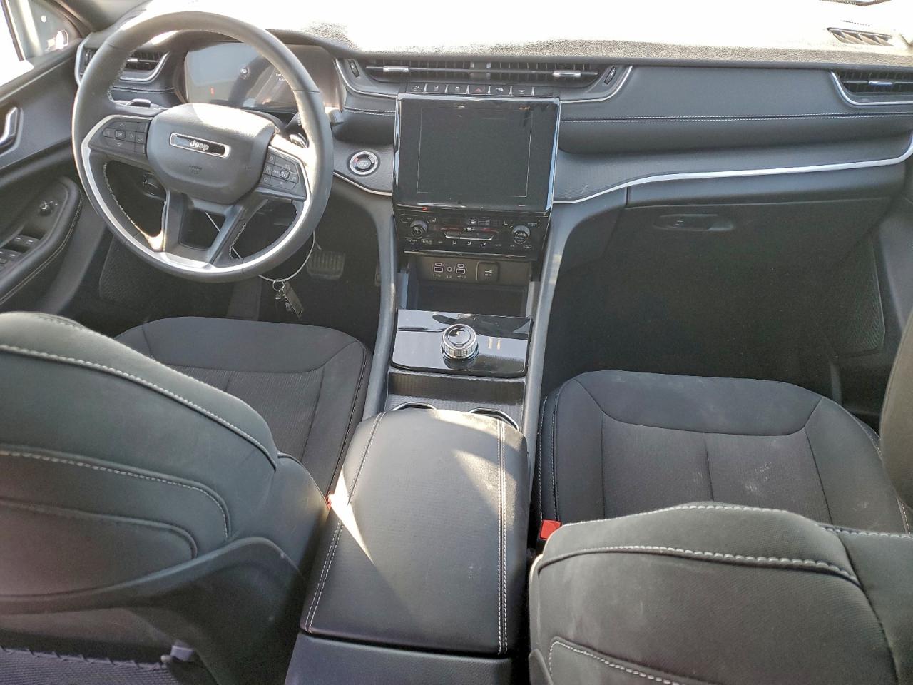 Jeep Grand Cherokee Laredo Image 4