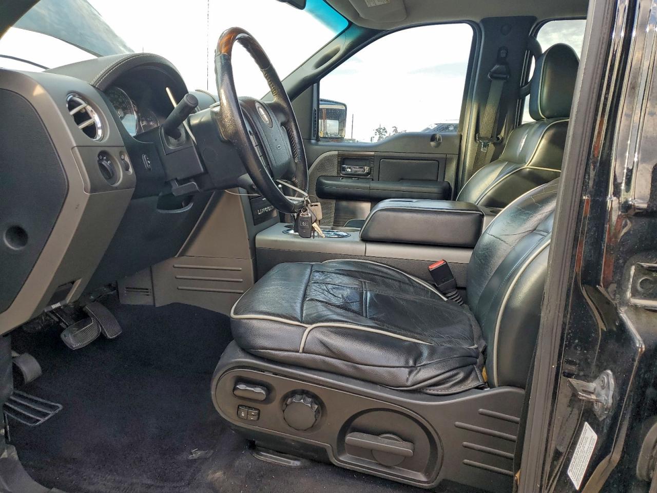 Lincoln Mark LT Image 11