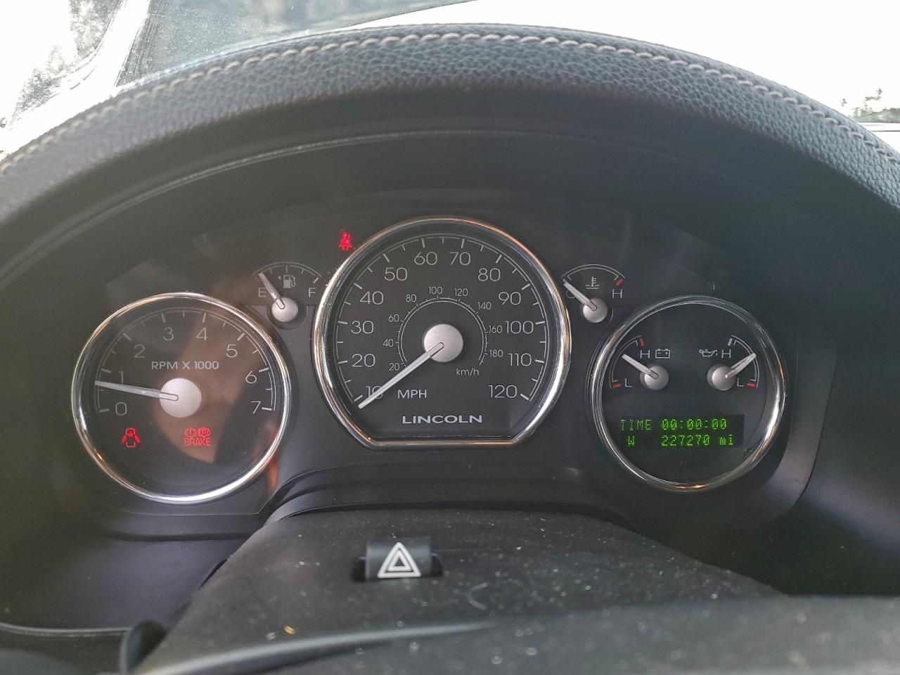 Lincoln Mark LT Image 8