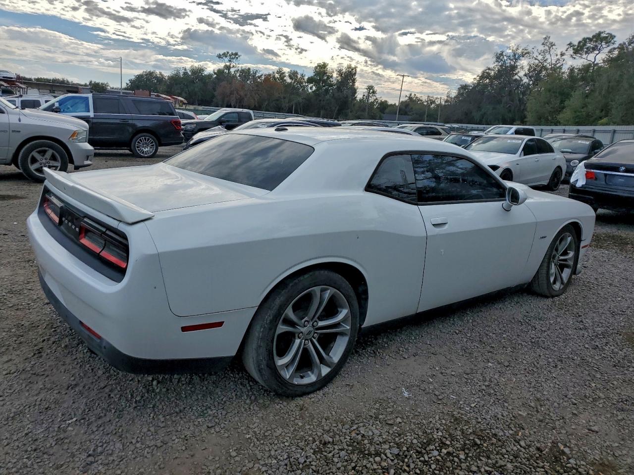 Dodge Challenger R/t Image 10