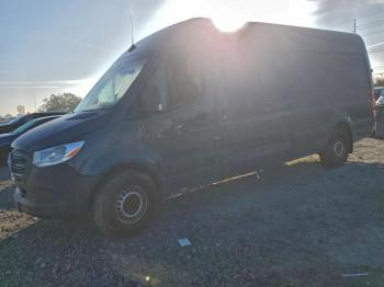  Salvage Mercedes-Benz Sprinter