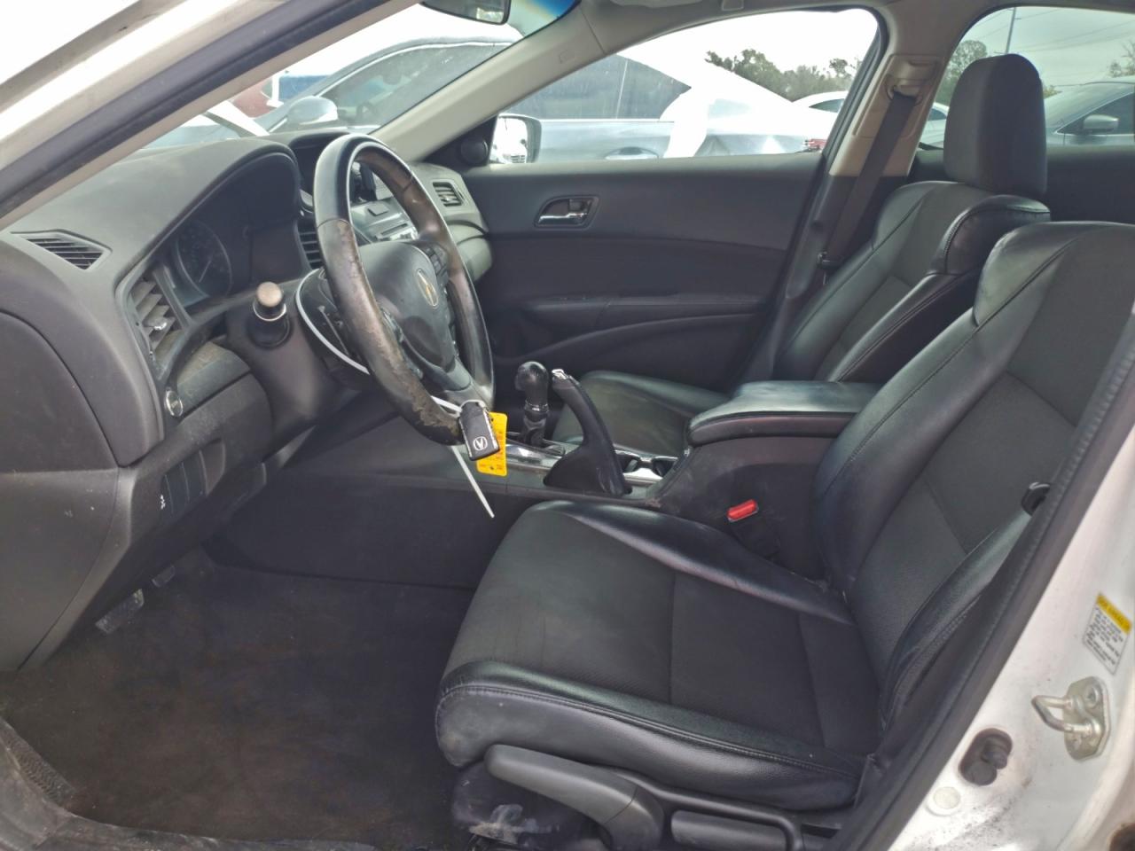 Acura ILX Hybrid Image 9