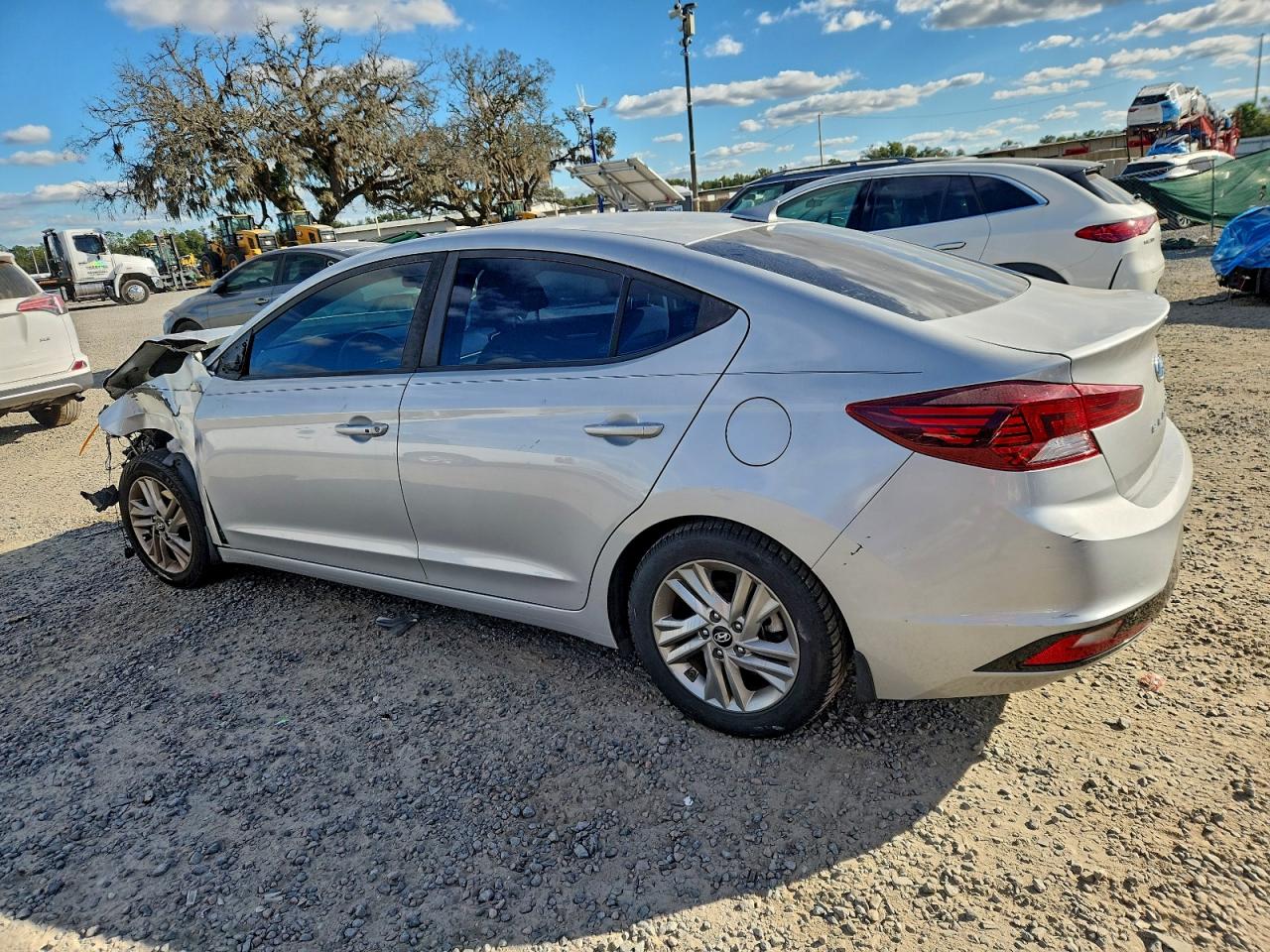 Hyundai ELANTRA Sel Image 2