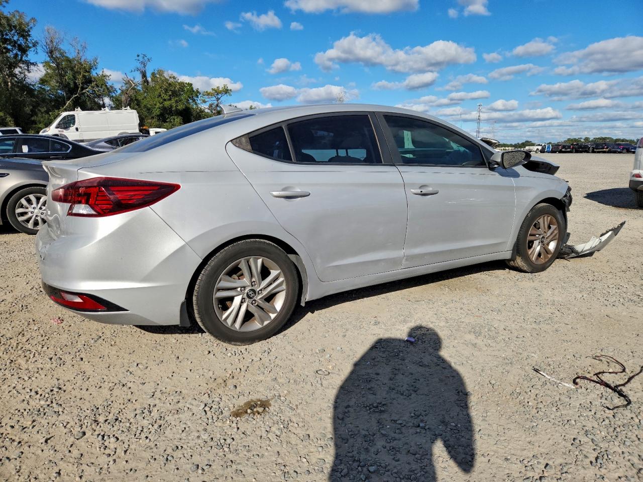 Hyundai ELANTRA Sel Image 3