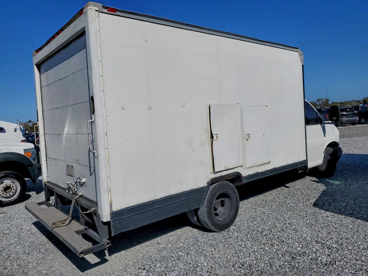 Chev Express Commercial C Image 8