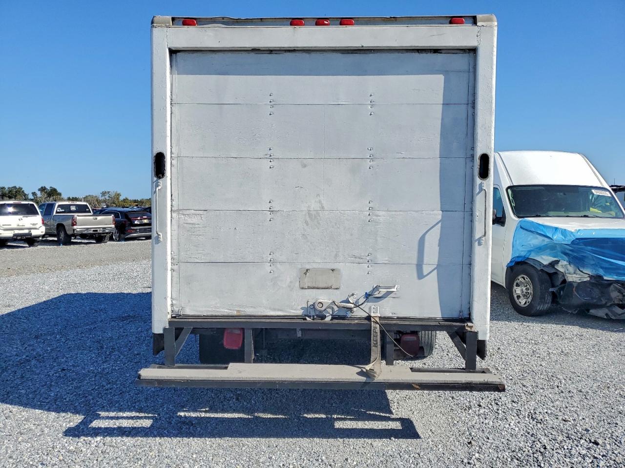 Chev Express Commercial C Image 7