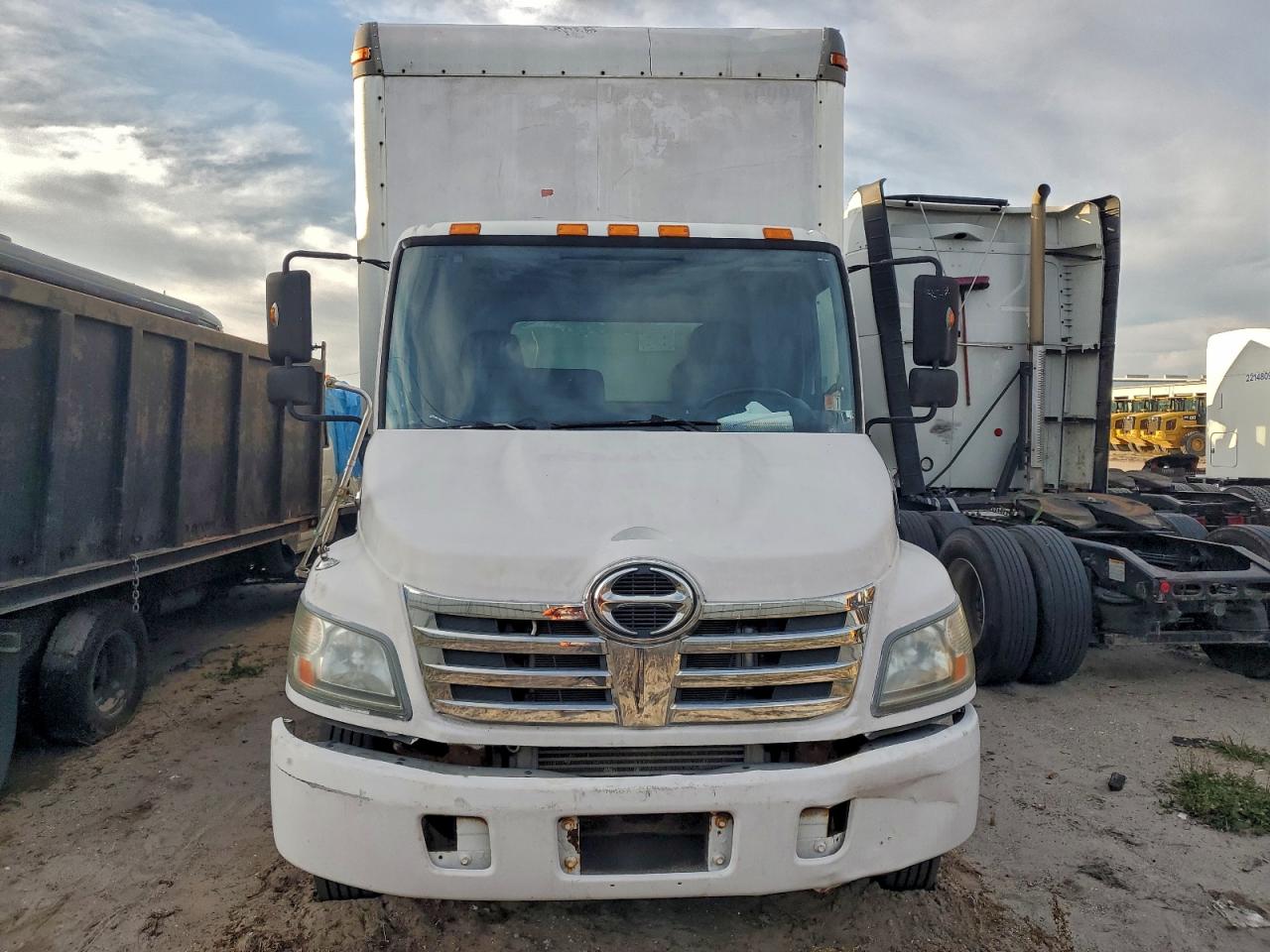 Hino Hino 185 Image 5