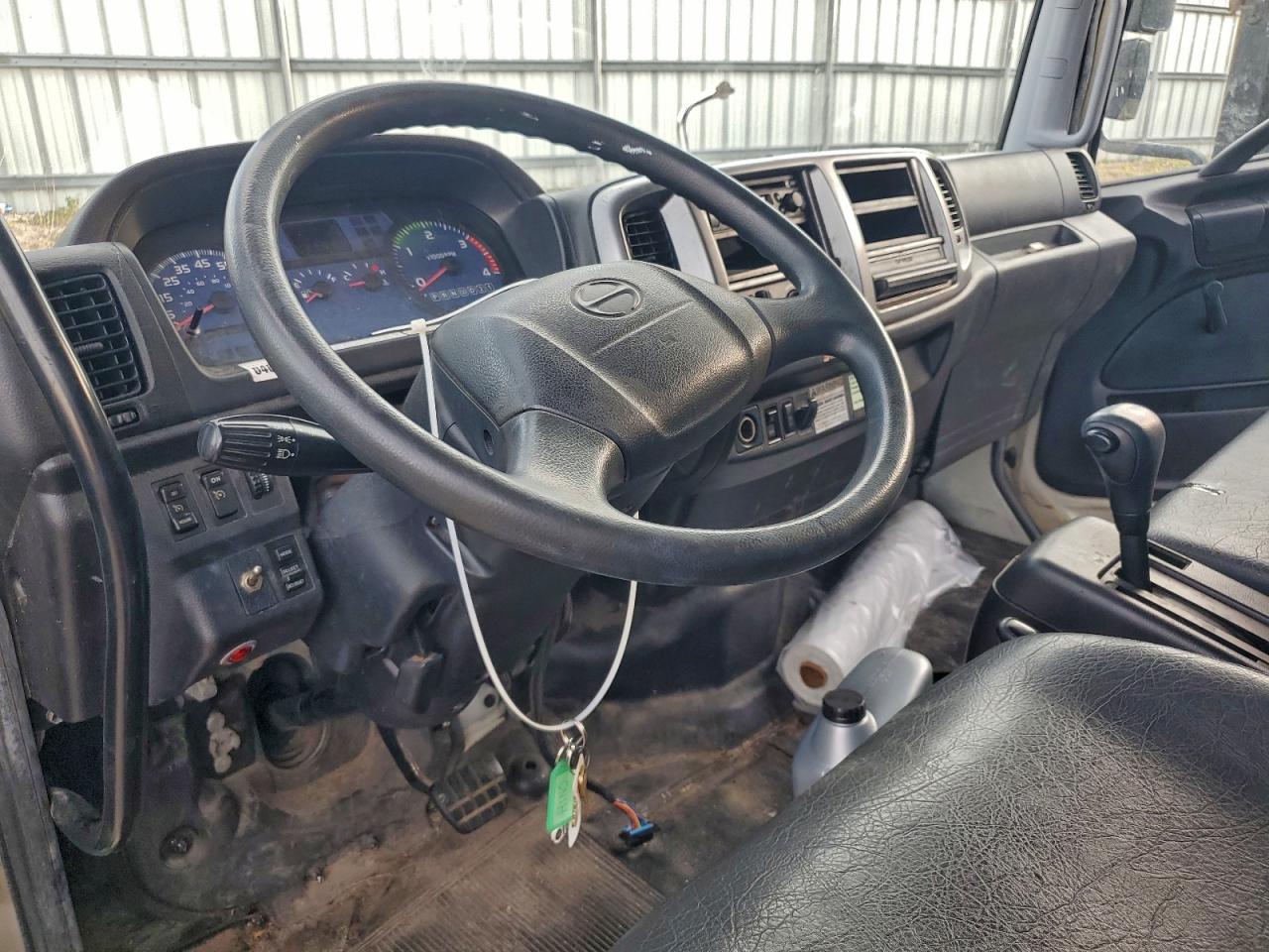 Hino Hino 185 Image 12